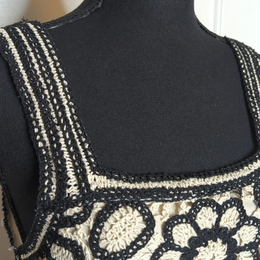 NEW Rebellion Crochet Tank Top Floral Fully Lined Crop Black and Cream Size XS - Picture 3 of 12